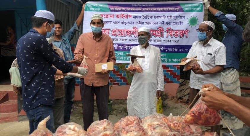 সন্দ্বীপে সময়ের প্রয়োজনে আপনজন সংগঠনের খাদ্য সামগ্রী বিতরন।