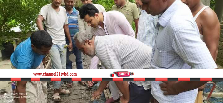 কামারপুকুর পচ্শিম  আইসঢাল বড়পাড়া মসজিদের  ছাদ ঢালাই।