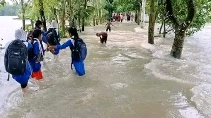 ভয়াবহ বন্যার আশঙ্কা, নেত্রকোণায় হু হু করে বাড়ছে নদীর পানি