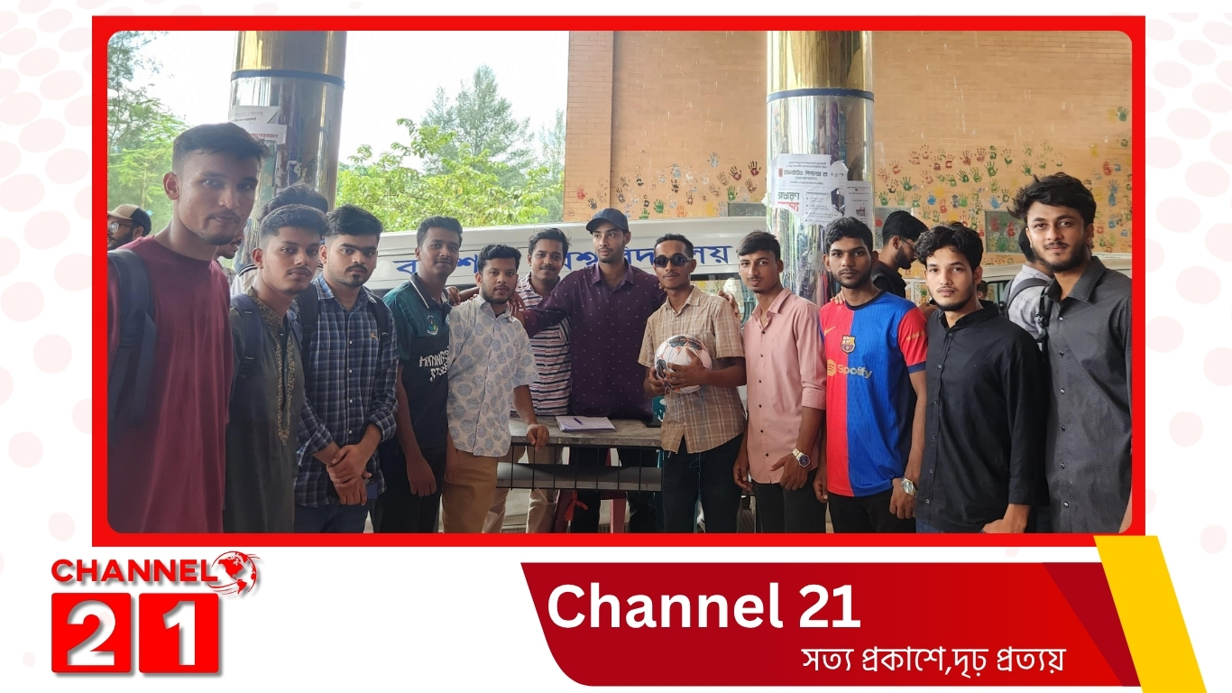 ববি ছাত্রদল নেতা ওয়াহিদুজ্জামানের উদ্যোগে ফুটবল বিতরণ কর্মসূচি