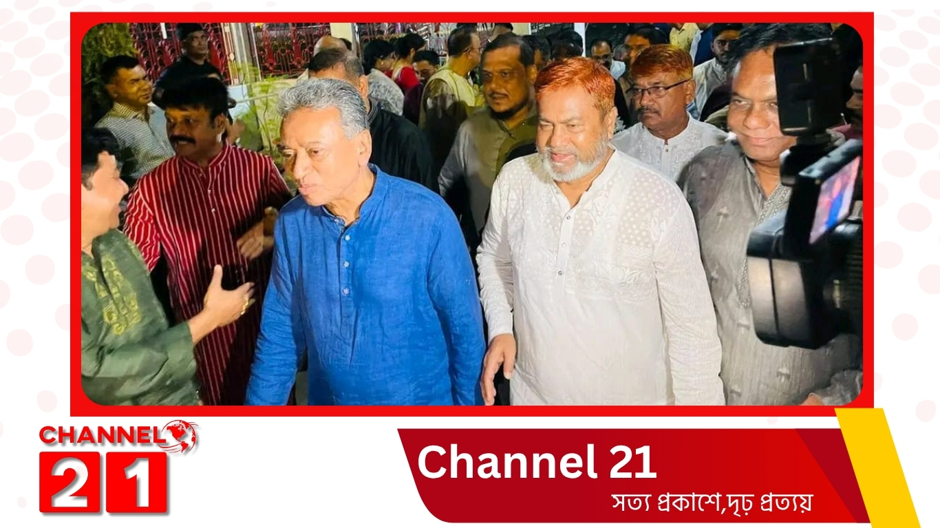 মির্জাপুরে দানবীর রণদা প্রসাদ সাহার পূজামণ্ডপ পরিদর্শনে আমির খশরু