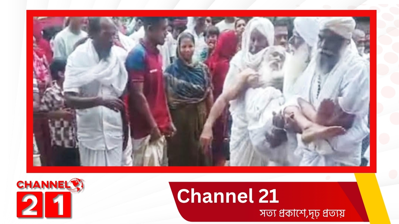 নাটোরে স্বামী-স্ত্রীর ‘জিন্দা কবর’ রটনা, হাজারো জনতার ভিড়!