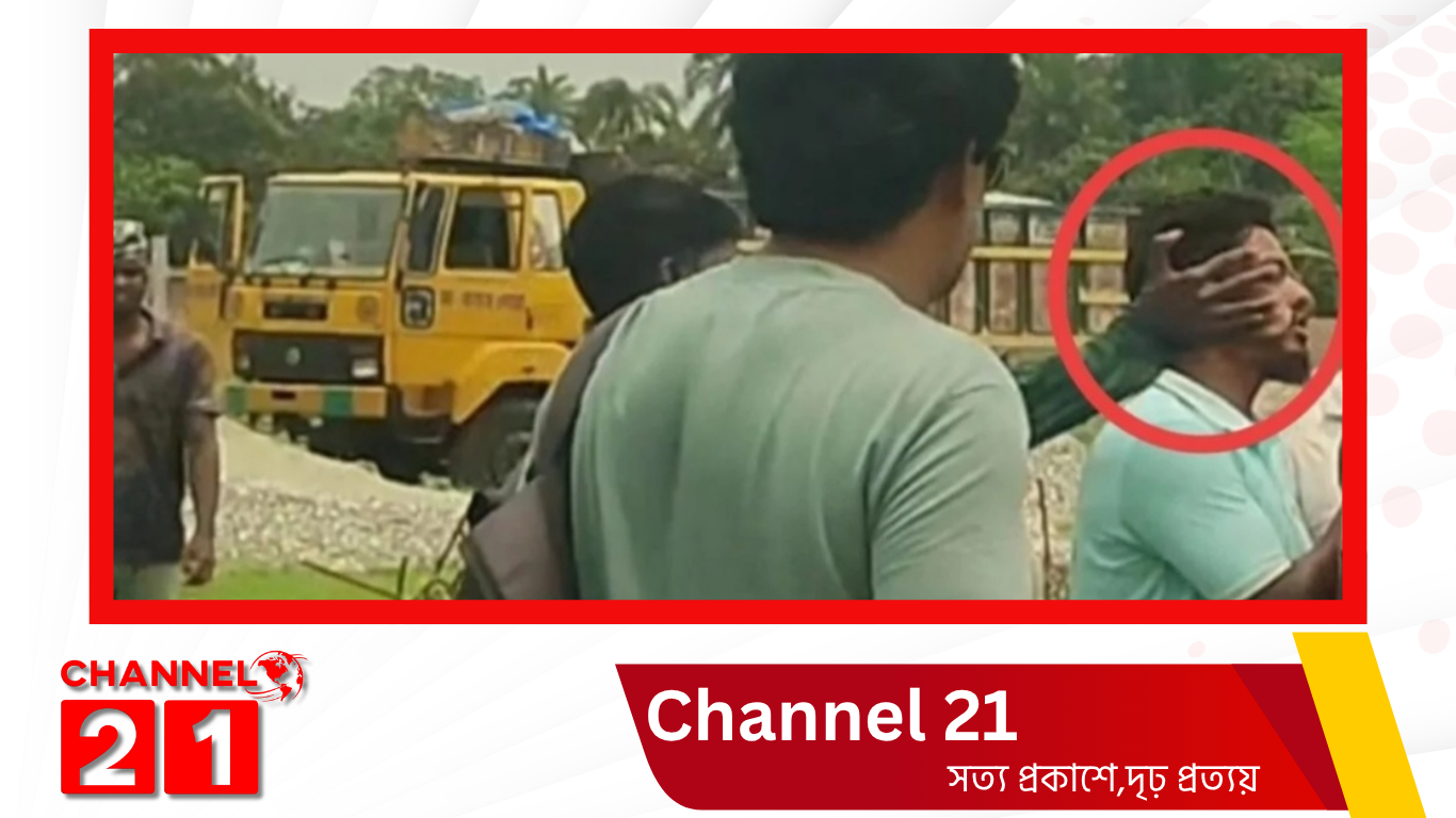 নাটোরে মিনি স্টেডিয়াম নির্মাণ ঘিরে উত্তেজনা, ঠিকাদারকে থাপ্পড় ছাত্রদল নেতার